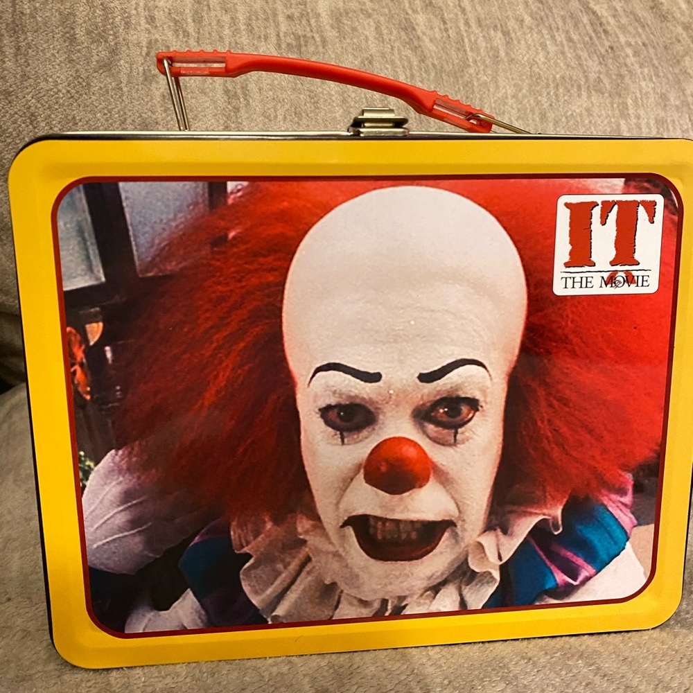 Stephen King IT lunchbox.